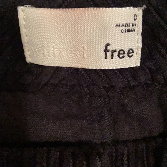 Aritzia black skirt - Picture 2 of 2